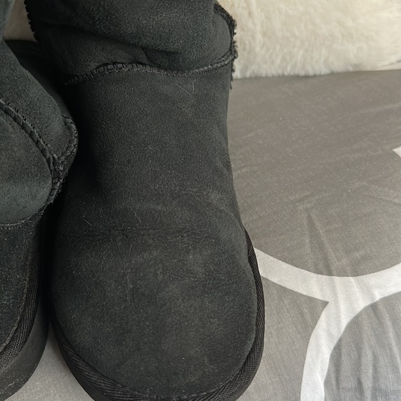 Uggs, tall, black size 8 - Picture 2 of 4